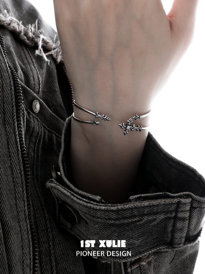 1STXULIE Superior Niche Iris Collection Retro Cross Bracelet T5892