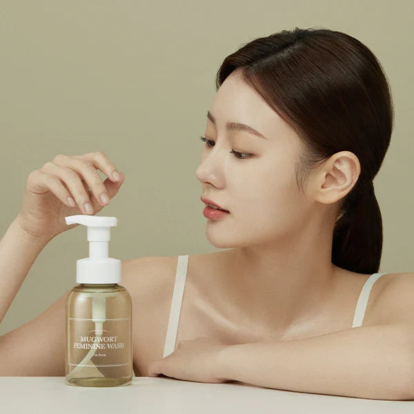 I'M FROM Mugwort Feminine Wash غسول المناطق الحساسة المنعش والمهدئ بالشيح من ام فروم
